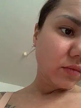 Snapshot of MiraMiss chatting on 12/05/25, 08:02 MiraMiss online show from 12/05/25, 08:02