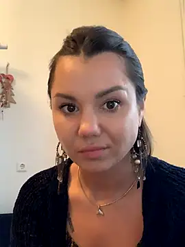 Snapshot of MiraMiss chatting on 11/06/25, 09:24 MiraMiss online show from 11/06/25, 09:24