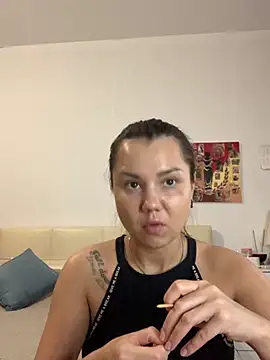 Snapshot of MiraMiss chatting on 11/01/25, 10:42 MiraMiss online show from 11/01/25, 10:42