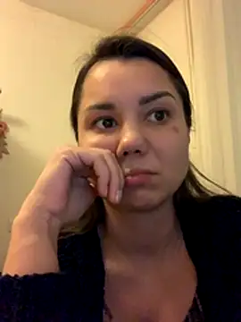 Snapshot of MiraMiss chatting on 11/05/25, 09:18 MiraMiss online show from 11/05/25, 09:18