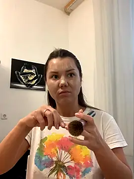 Snapshot of MiraMiss chatting on 11/25/25, 08:25 MiraMiss online show from 11/25/25, 08:25