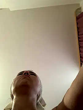 Snapshot of MiraMiss chatting on 10/31/25, 09:50 MiraMiss online show from 10/31/25, 09:50