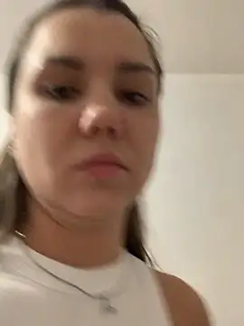 Snapshot of MiraMiss chatting on 11/27/25, 07:53 MiraMiss online show from 11/27/25, 07:53