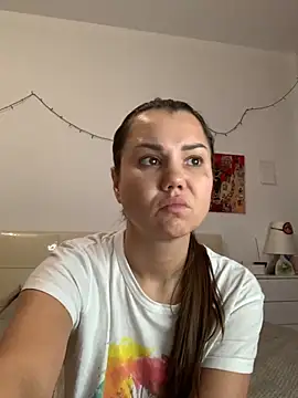 Snapshot of MiraMiss chatting on 11/26/25, 07:19 MiraMiss online show from 11/26/25, 07:19