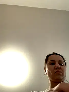 Snapshot of MiraMiss chatting on 12/04/25, 07:07 MiraMiss online show from 12/04/25, 07:07