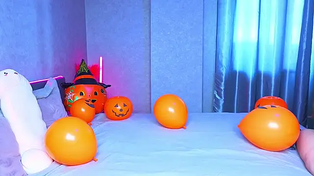 BritneyLix online show from 10/30/25, 09:29