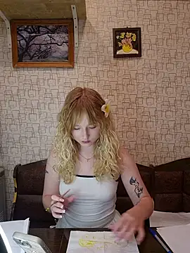 Snapshot of lola__banny chatting on 10/22/25, 03:44 lola banny online show from 10/22/25, 03:44