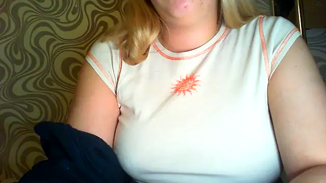 Snapshot of bunnyamy chatting on 10/30/25, 07:33 bunnyamy online show from 10/30/25, 07:33