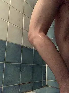 Snapshot of wikilikiliks chatting on 12/27/24, 12:39 wikilikiliks online show from 12/27/24, 12:39