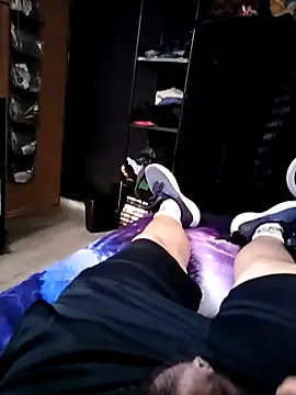 Snapshot of Alee3xxx chatting on 10/30/25, 04:48 Alee3xxx online show from 10/30/25, 04:48