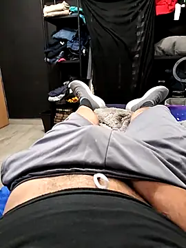 Snapshot of Alee3xxx chatting on 02/05/26, 11:44 Alee3xxx online show from 02/05/26, 11:44