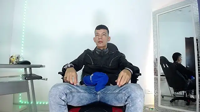 Favel Gomez7 online show from 12/23/24, 12:19
