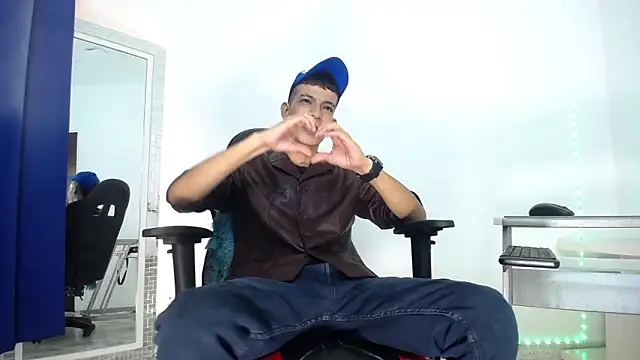 Favel Gomez7 online show from 12/20/24, 12:49