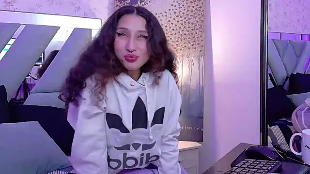 Queenjenn   online show from 04/23/26, 05:25