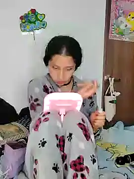 Snapshot of Queenjenn__ chatting on 05/17/26, 07:52 Queenjenn online show from 05/17/26, 07:52
