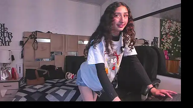 Queenjenn   online show from 12/21/25, 12:46