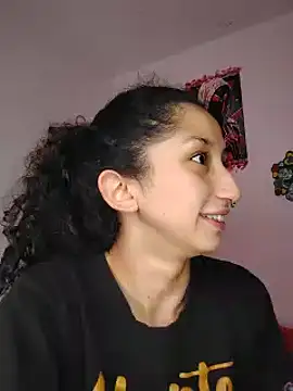 Snapshot of Queenjenn__ chatting on 06/10/26, 04:41 Queenjenn online show from 06/10/26, 04:41