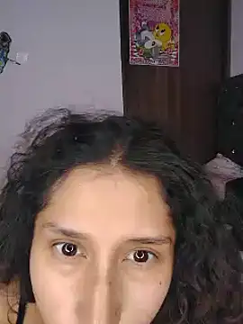 Snapshot of Queenjenn__ chatting on 05/30/26, 04:01 Queenjenn online show from 05/30/26, 04:01