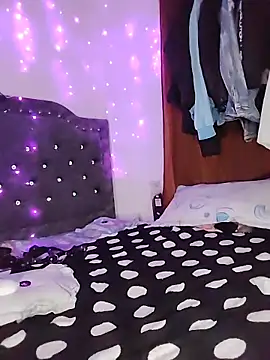 Queenjenn   online show from 11/27/25, 11:05