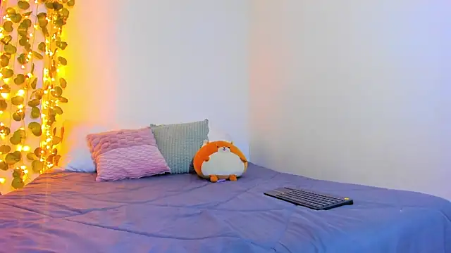 emillyhills online show from 02/06/25, 07:24