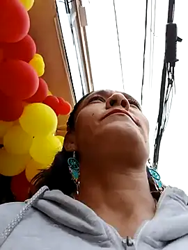 Snapshot of SAMANTA_09- chatting on 03/04/25, 02:42 SAMANTA 09- online show from 03/04/25, 02:42