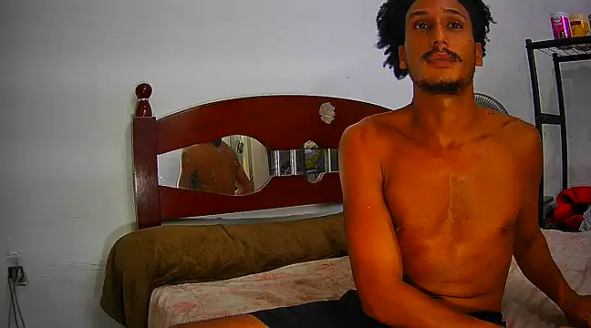 Snapshot of SkinnyLatinMan chatting on 02/17/25, 03:33 SkinnyLatinMan online show from 02/17/25, 03:33