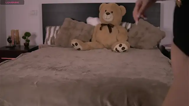 VixenAmour online show from 10/20/25, 03:30