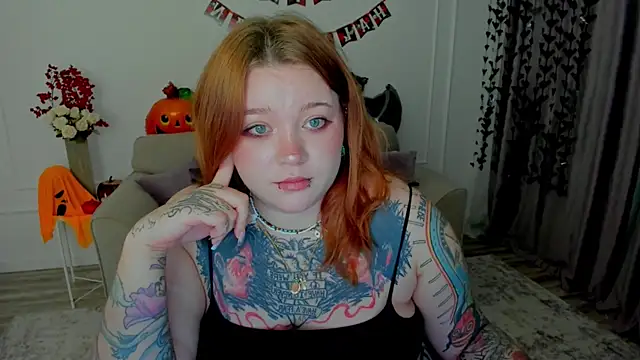 MoonLghte online show from 10/21/25, 07:57