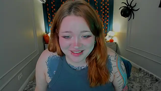 MoonLghte online show from 10/26/25, 07:47