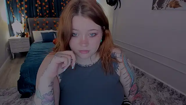 MoonLghte online show from 10/15/25, 04:00