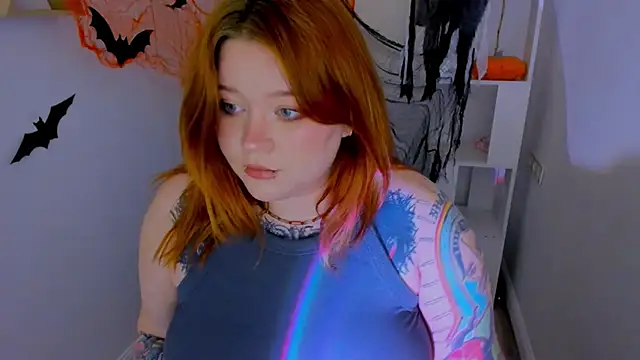 MoonLghte online show from 10/19/25, 07:49