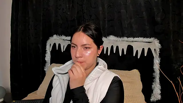 jenifer  power10 online show from 12/04/25, 07:35