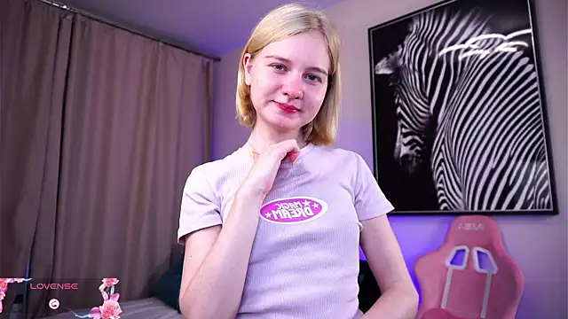 Snapshot of OdelinaFicken chatting on 10/28/25, 05:50 OdelinaFicken online show from 10/28/25, 05:50