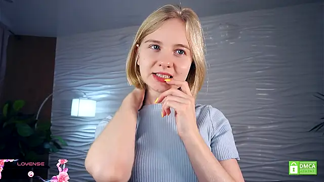 Snapshot of OdelinaFicken chatting on 10/24/25, 05:28 OdelinaFicken online show from 10/24/25, 05:28