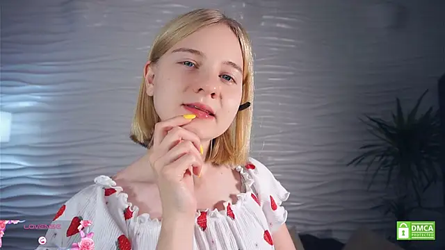 Snapshot of OdelinaFicken chatting on 10/23/25, 05:17 OdelinaFicken online show from 10/23/25, 05:17