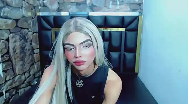 Luna and valery online show from 01/04/25, 11:27