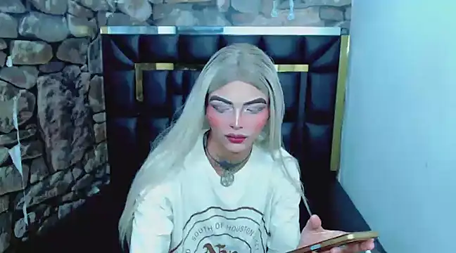 Luna and valery online show from 01/04/25, 08:16