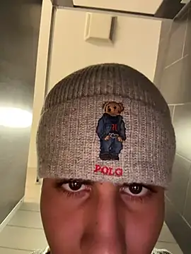 Snapshot of johnycash21 chatting on 12/01/25, 08:53 johnycash21 online show from 12/01/25, 08:53