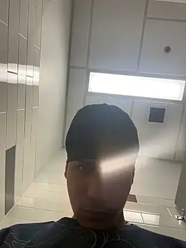 Snapshot of johnycash21 chatting on 11/27/25, 07:47 johnycash21 online show from 11/27/25, 07:47