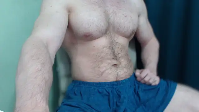 Snapshot of Mrbiceps23 chatting on 11/14/25, 05:27 Mrbiceps23 online show from 11/14/25, 05:27