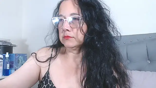 maturepriscila online show from 11/19/25, 10:21