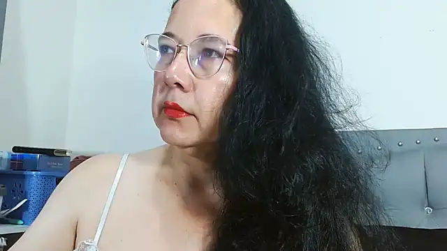 Snapshot of maturepriscila chatting on 06/05/26, 12:33 maturepriscila online show from 06/05/26, 12:33