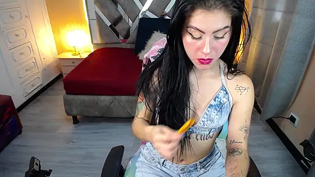 Kate Laurence  online show from 02/25/25, 09:26