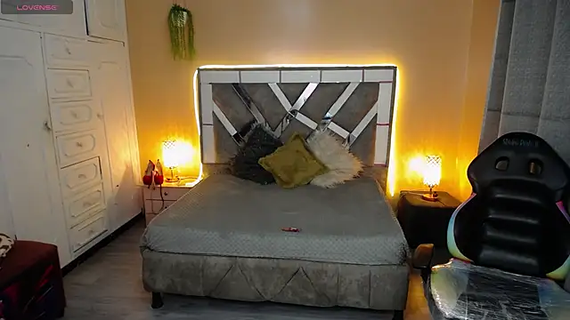 Kate Laurence  online show from 02/22/25, 03:12