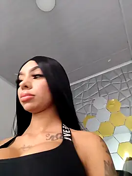 Snapshot of Tiffanny chatting on 10/02/25, 02:37 Tiffanny online show from 10/02/25, 02:37