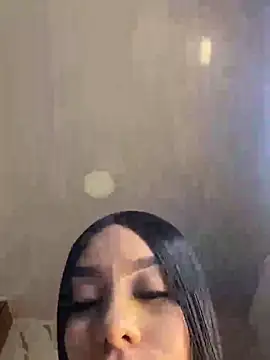 Snapshot of Tiffanny chatting on 06/05/26, 04:24 Tiffanny online show from 06/05/26, 04:24