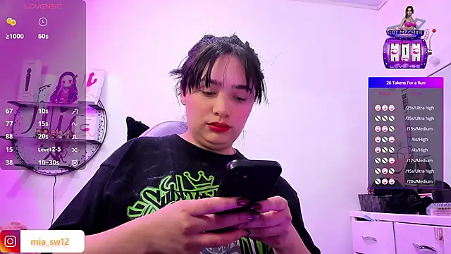 mia johns  online show from 11/29/25, 05:29