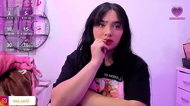 mia johns  online show from 11/13/25, 05:55