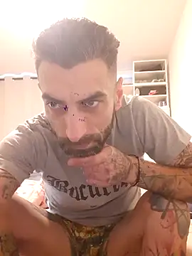 Snapshot of Italian69am chatting on 12/21/25, 01:35 Italian69am online show from 12/21/25, 01:35