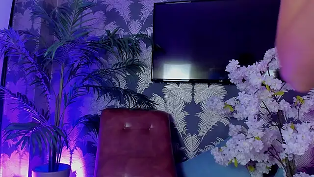 Snapshot of MeganCruzGB chatting on 03/19/25, 11:03 MeganCruzGB online show from 03/19/25, 11:03
